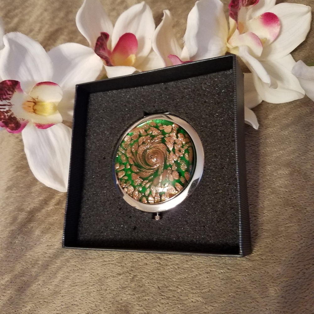 Great Gift idea- Compact Mirror - Picture 6 of 12